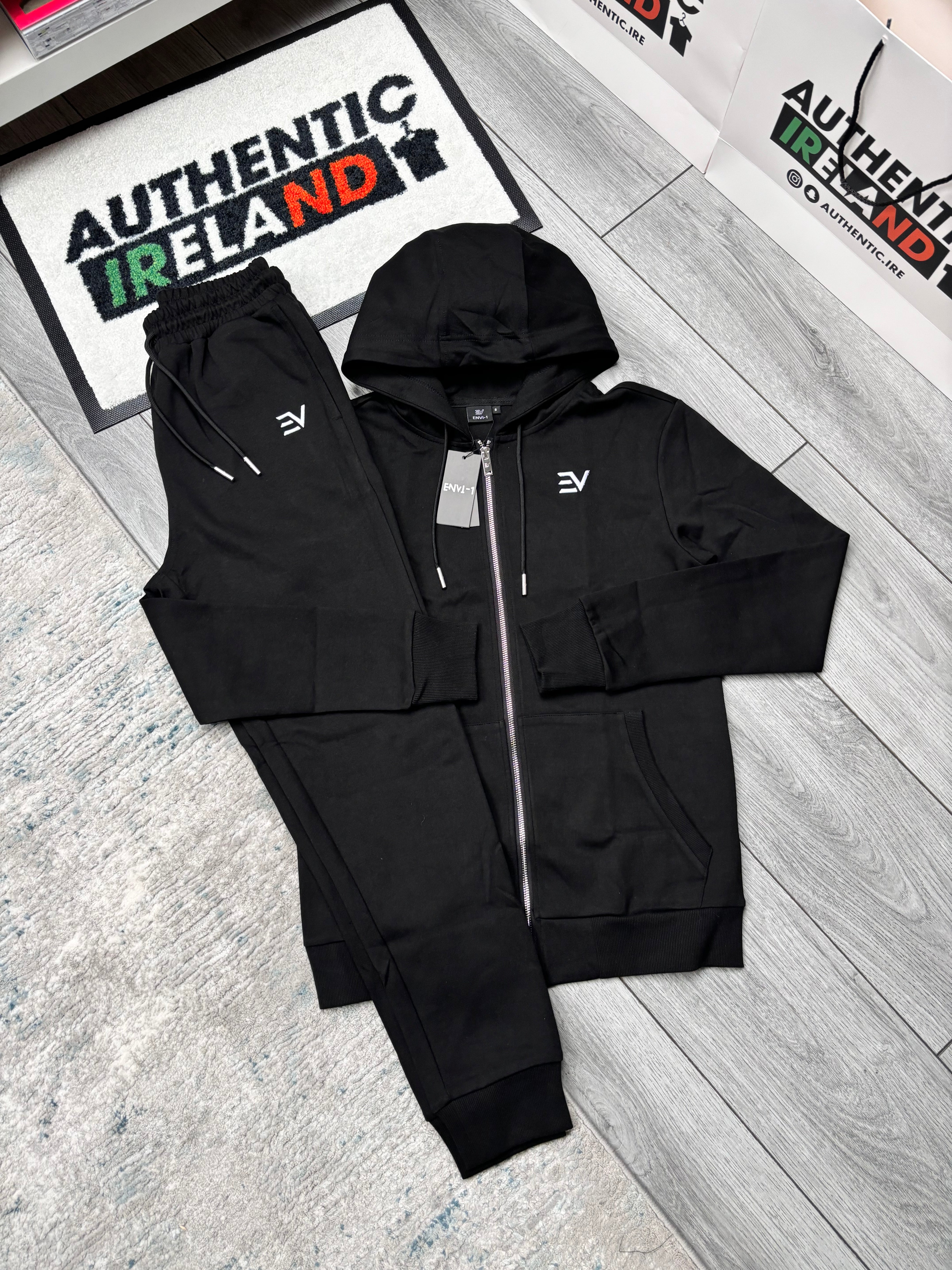 ENVI LUXE TRACKSUIT BLACK – Authentic Ireland ™