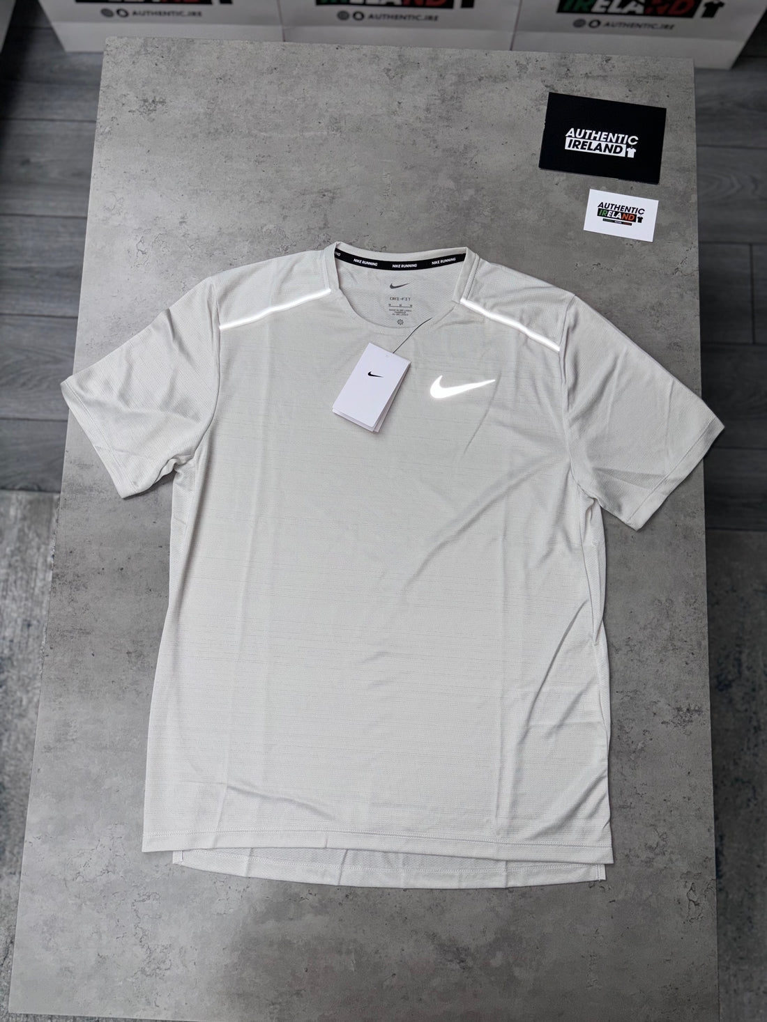 NIKE MILER 1.0 T-SHIRT - BEIGE