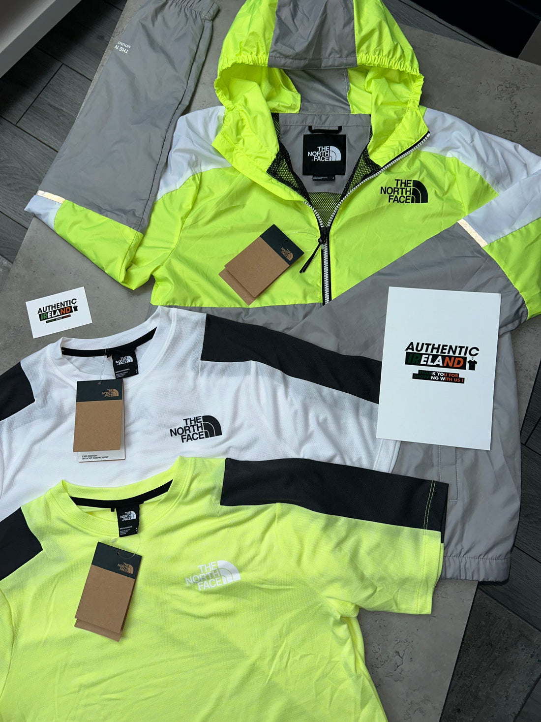 THE NORTH FACE WINDRUNNER JACKET - VOLT/GREY/WHITE