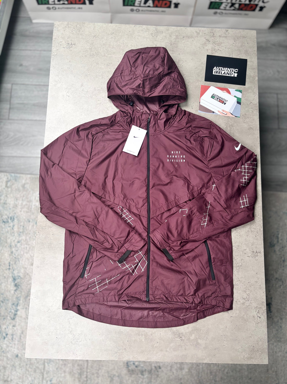 NIKE RUNNING DIVISION WINDRUNNER JACKET - MAROON