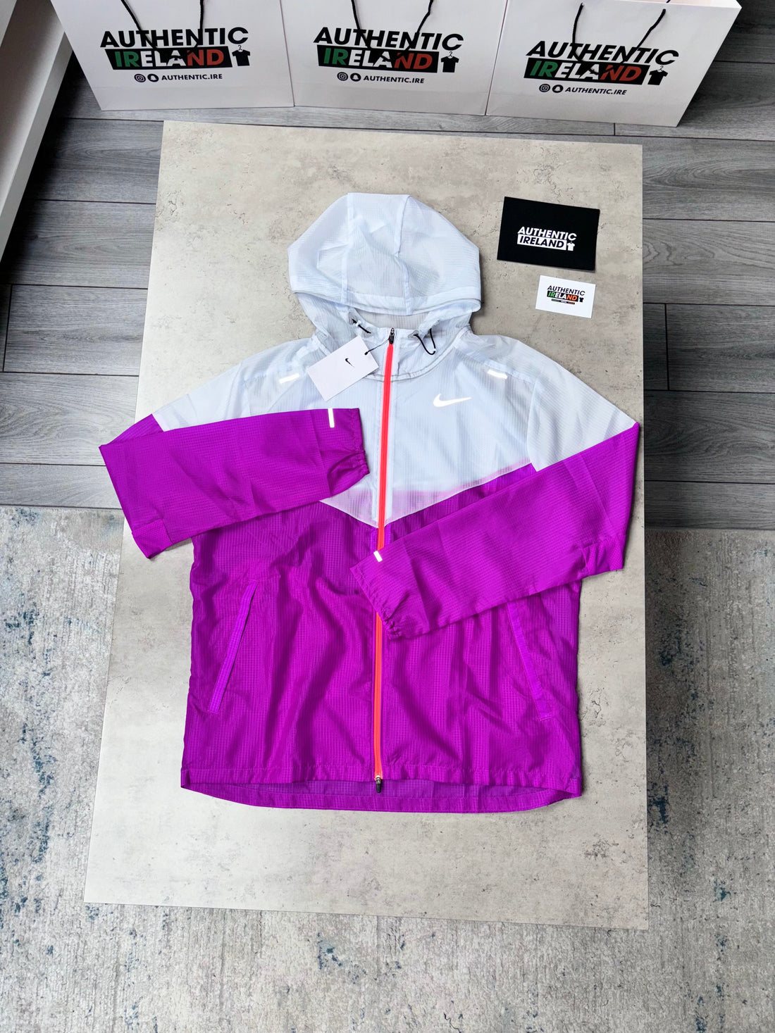 NIKE UV WINDRUNNER JACKET - GRAPE/WHITE/NEON RED