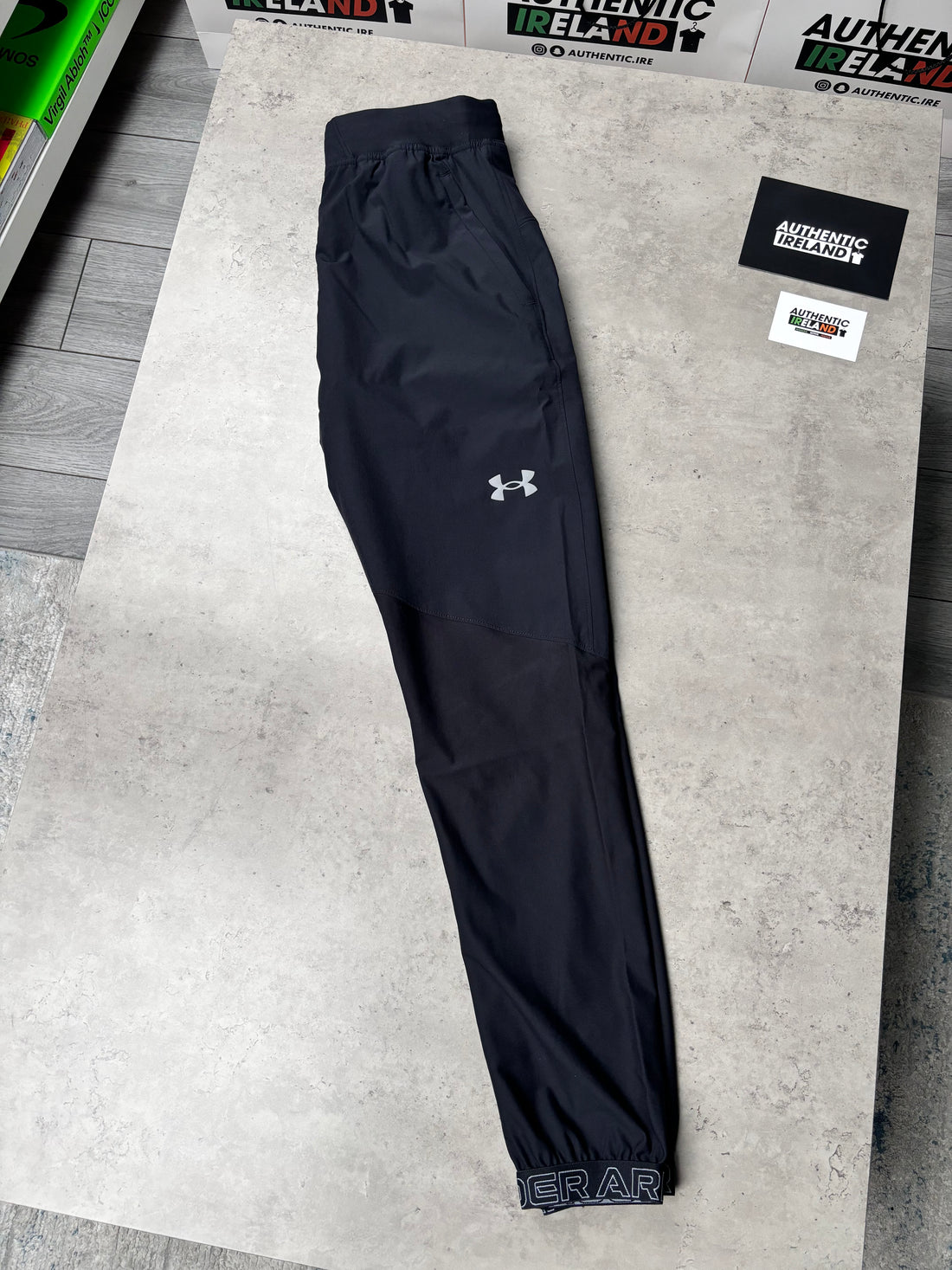 UNDER ARMOUR TWO-TONE TRACKSUIT - TRIPLE BLACK