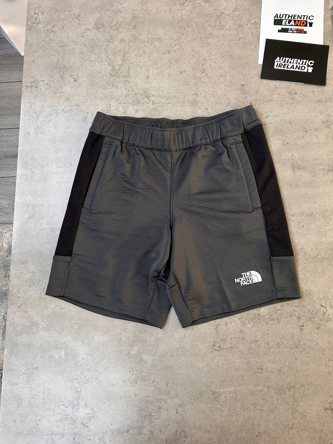 THE NORTH FACE MOUNTAIN ATHLETICS SET - ASPHALT GREY/BLACK