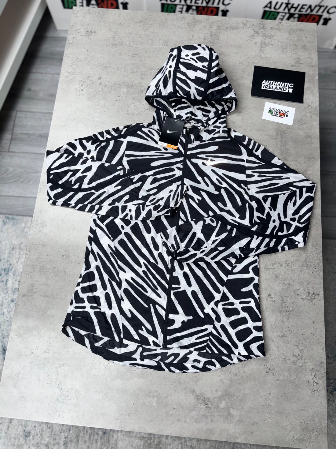 NIKE PALM WINDRUNNER SET - ZEBRA