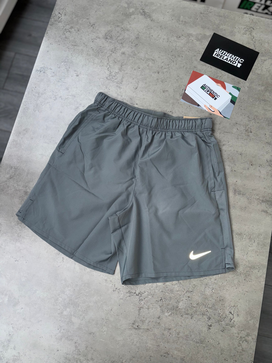 NIKE CHALLENGER SHORT 2.0 - GREY