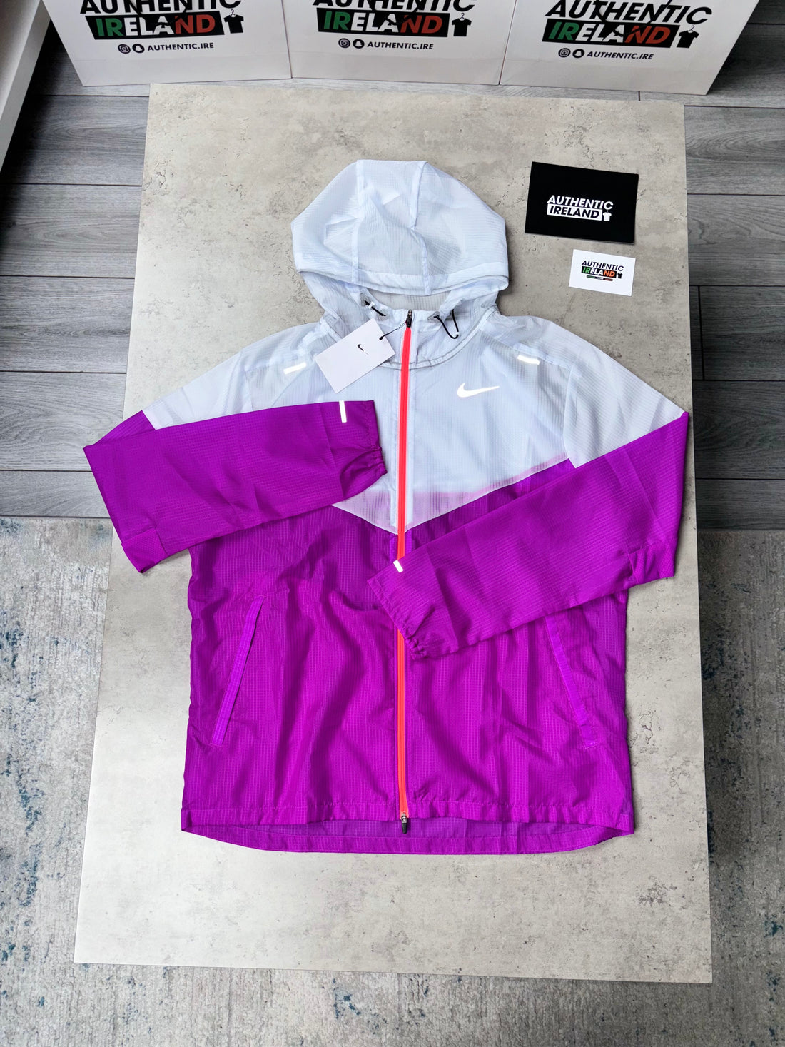 NIKE UV WINDRUNNER JACKET - GRAPE/WHITE/NEON RED