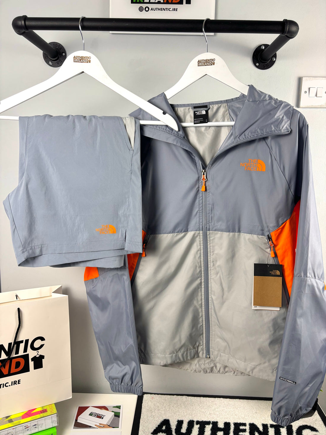 THE NORTH FACE WINDRUNNER SET - ORANGE/GREY/WHITE