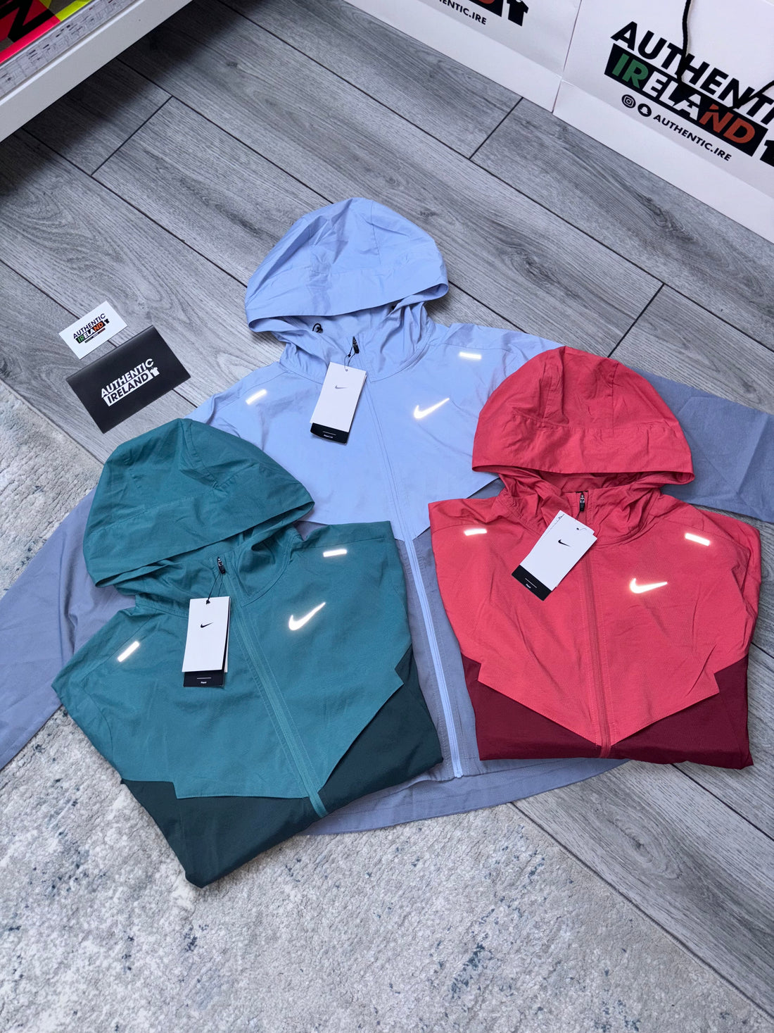 NIKE UV WINDRUNNER JACKET - ADOBE RED