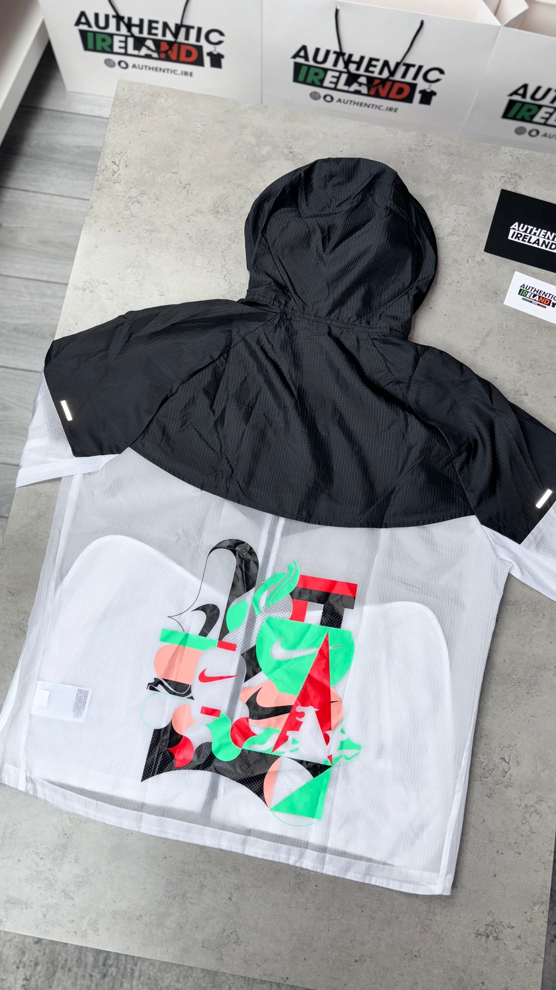 NIKE UV WINDRUNNER JACKET - WHITE/BLACK/GREEN GLOW