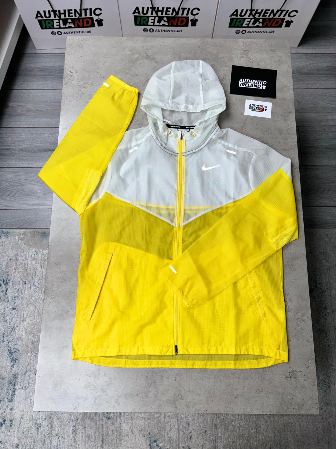 NIKE UV WINDRUNNER JACKET - YELLOW/WHITE