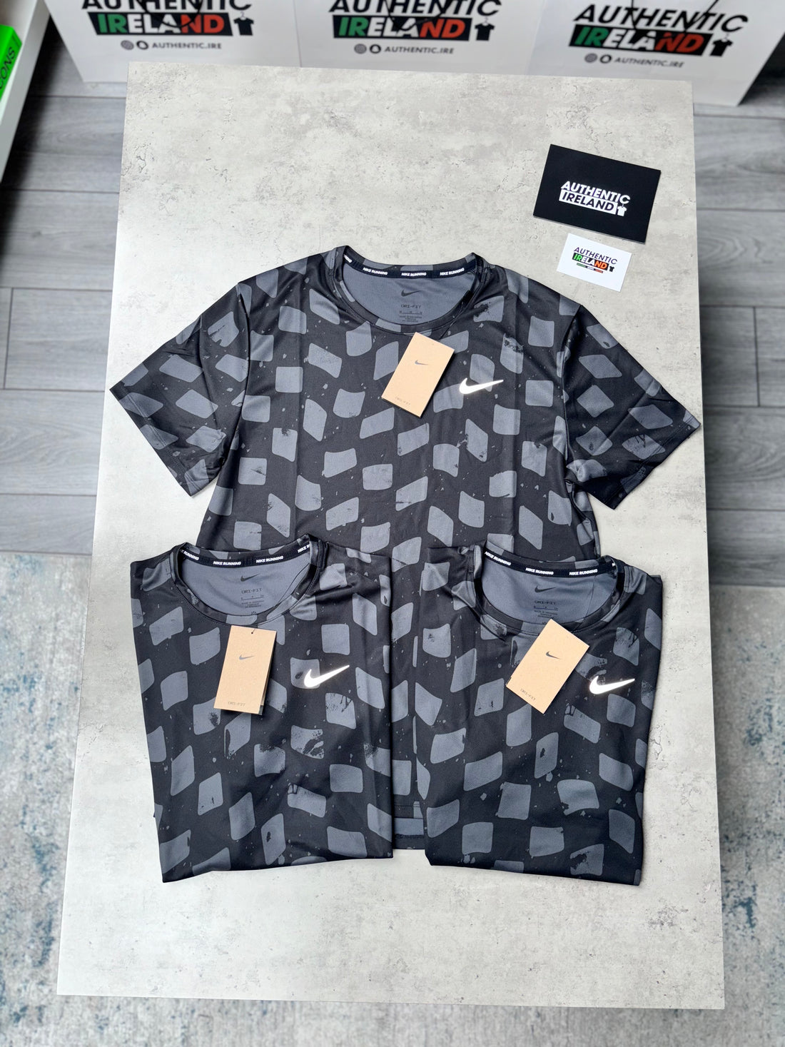 NIKE MILER 1.0 PATTERN T-SHIRT - BLACK