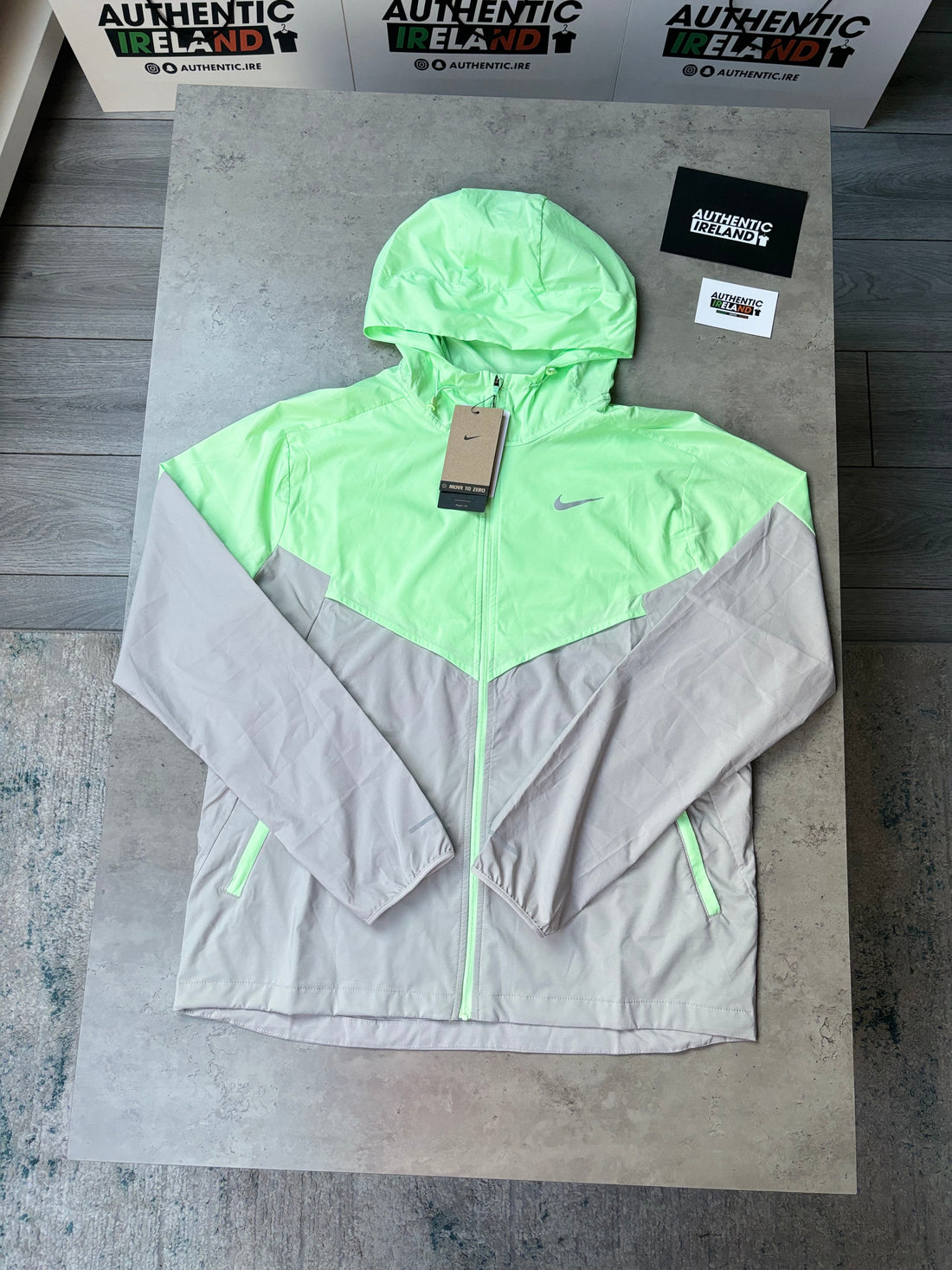 NIKE UV WINDRUNNER JACKET - VAPOUR GREEN