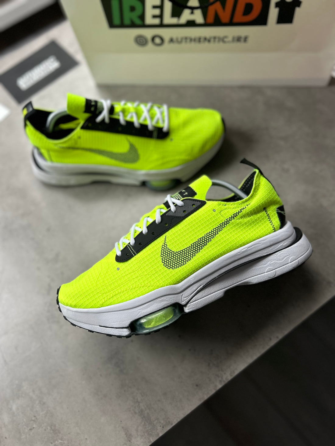 NIKE AIR ZOOM TYPE RUNNER - VOLT