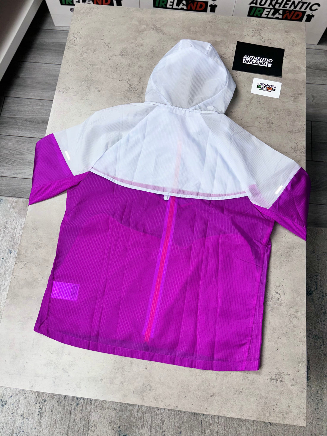 NIKE UV WINDRUNNER JACKET - GRAPE/WHITE/NEON RED