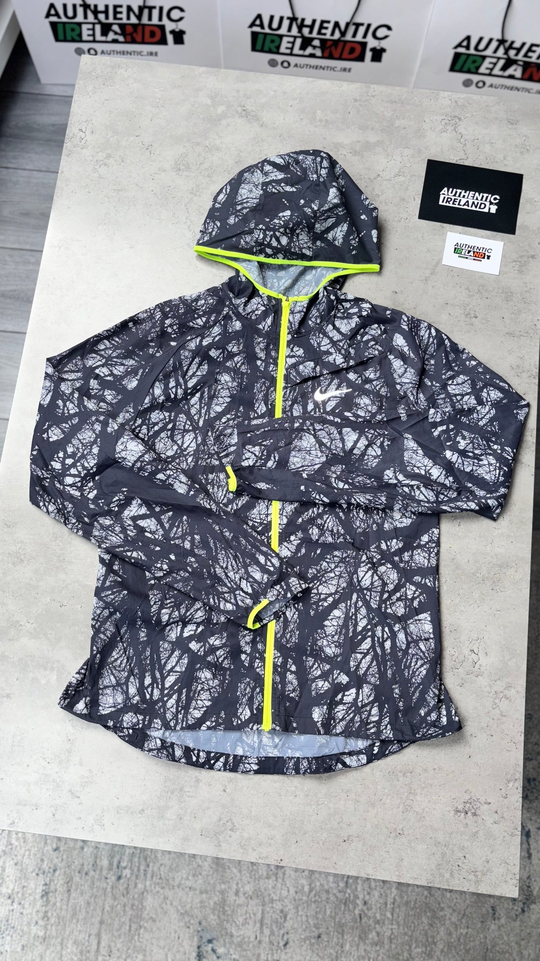 NIKE ENCHANTED FOREST WINDRUNNER - GREY/VOLT