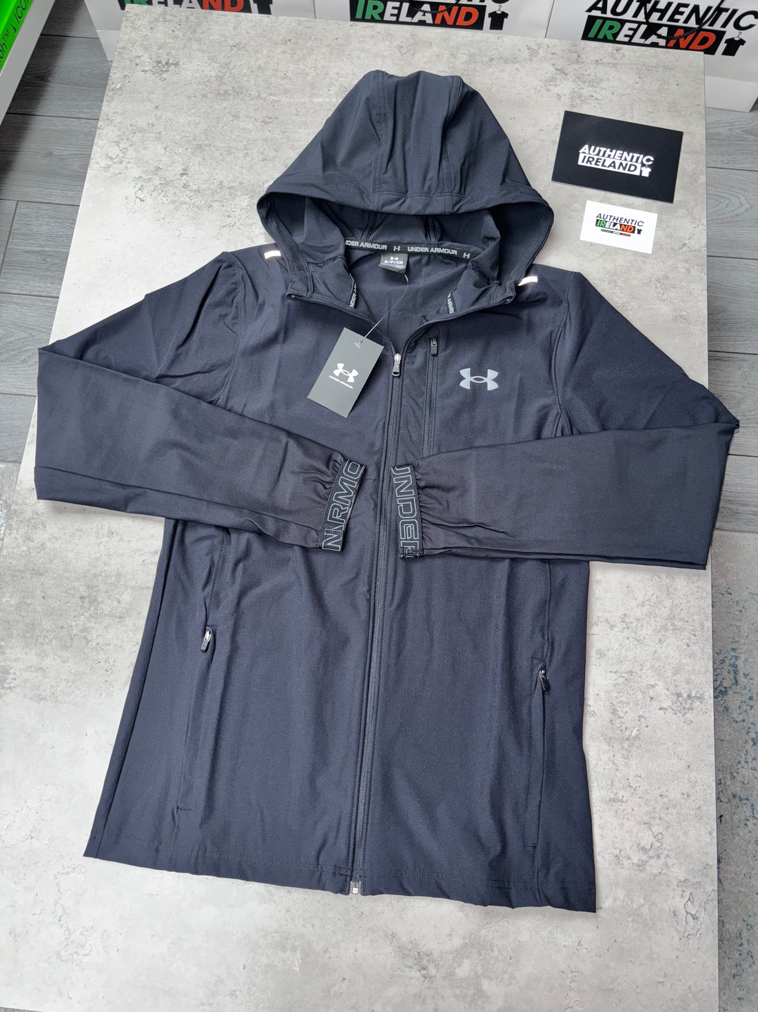 UNDER ARMOUR TWO-TONE TRACKSUIT - TRIPLE BLACK