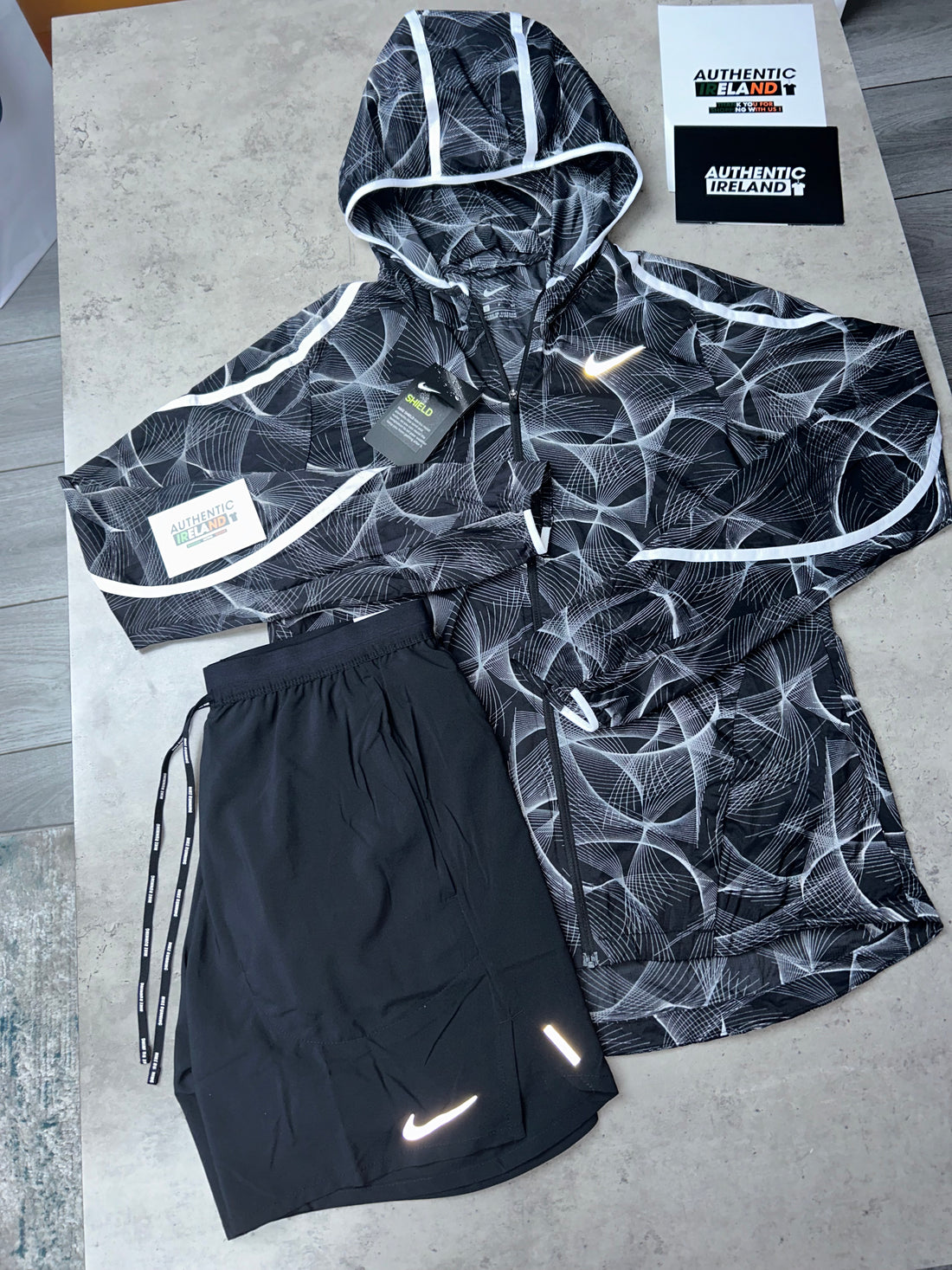 NIKE LIGHTNING WINDRUNNER SET - BLACK