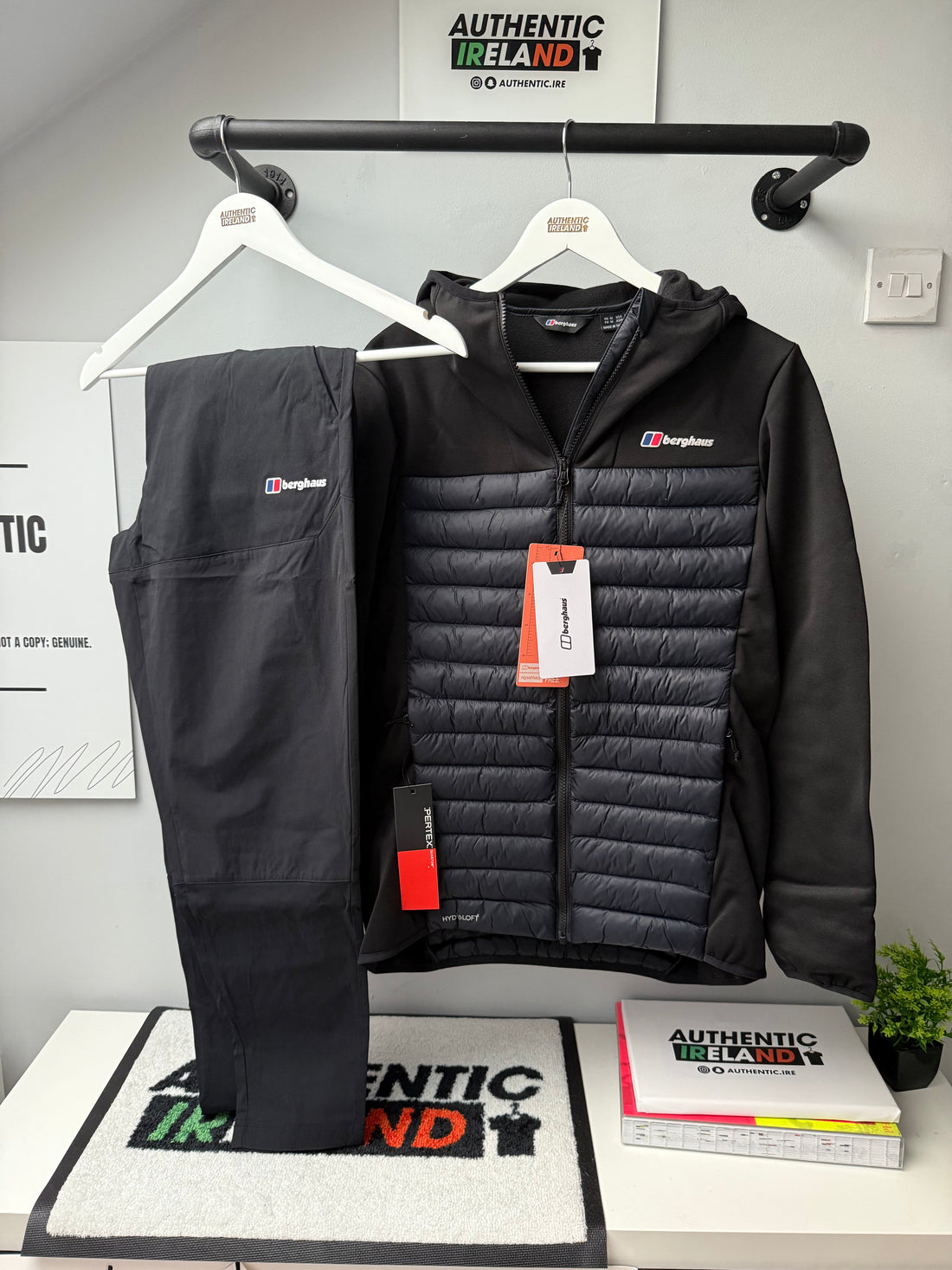 BERGHAUS HYBRID TRACKSUIT - JET BLACK