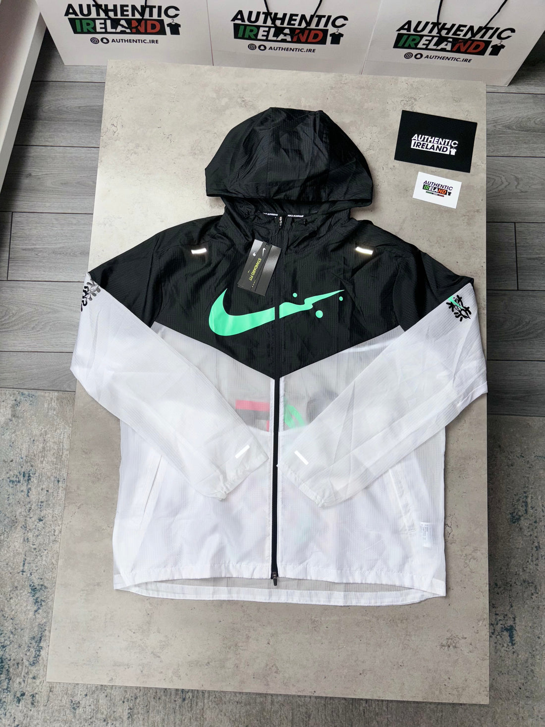 NIKE UV WINDRUNNER JACKET - WHITE/BLACK/GREEN GLOW