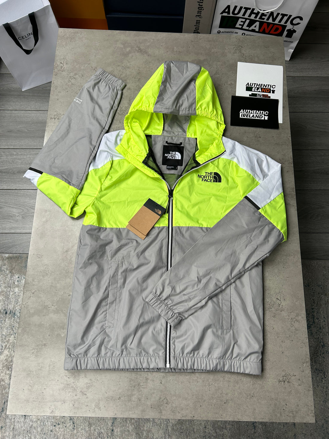 THE NORTH FACE WINDRUNNER JACKET - VOLT/GREY/WHITE