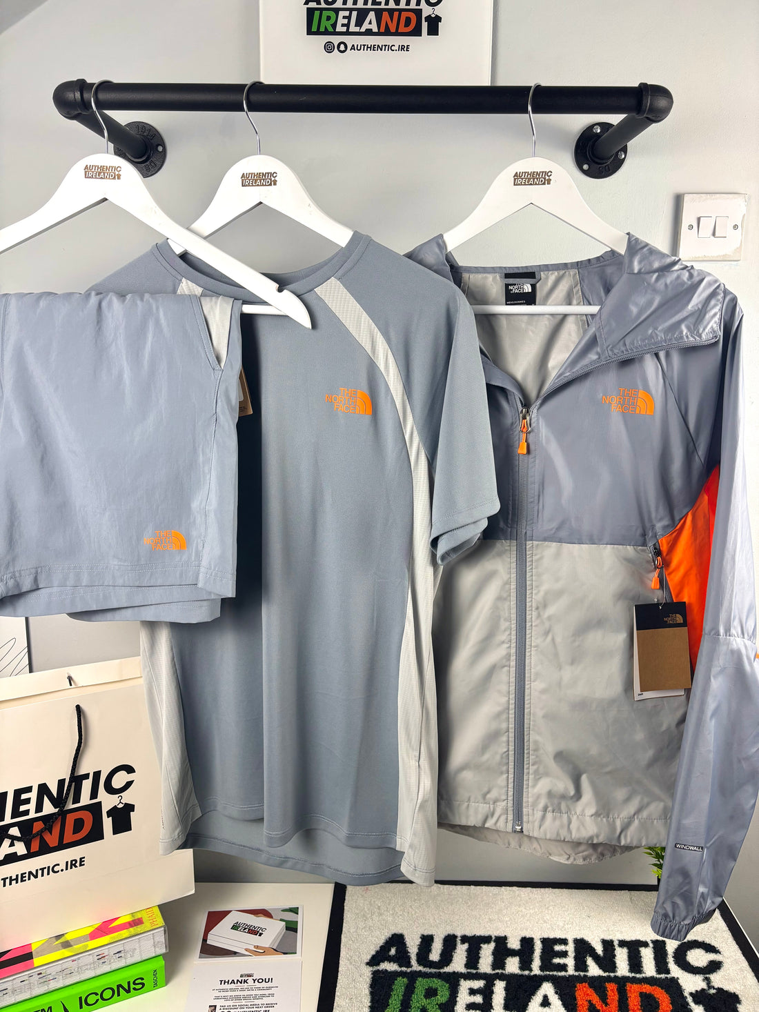 THE NORTH FACE 3-PIECE WINDRUNNER SET - ORANGE/GREY/WHITE