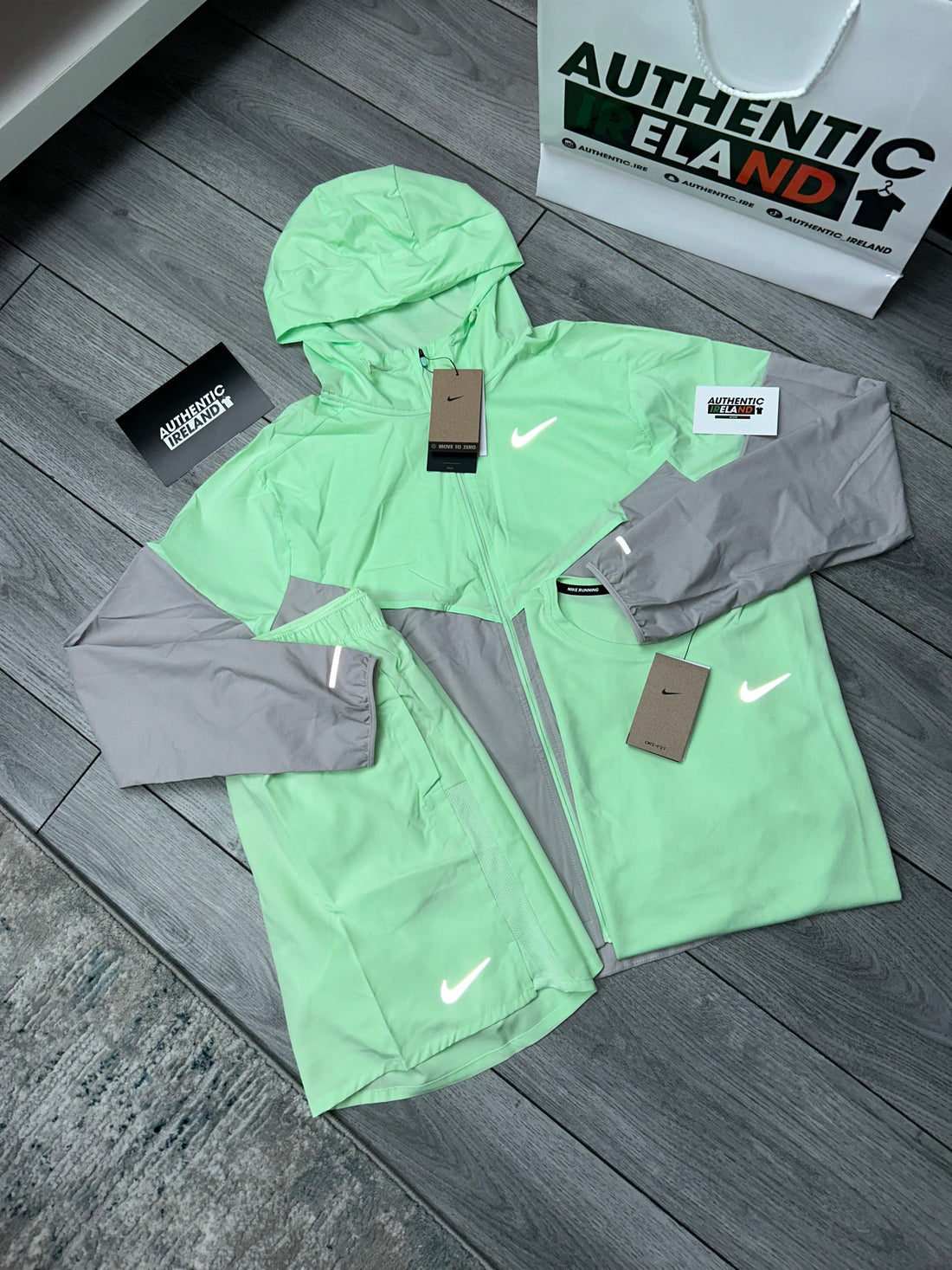 NIKE 3-PIECE WINDRUNNER SET - VAPOUR GREEN