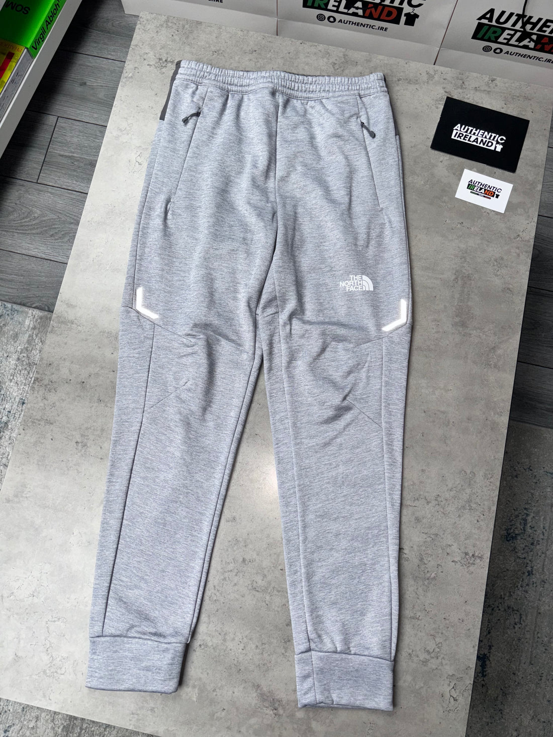 THE NORTH FACE MITTELEGI TRACKSUIT - GREY