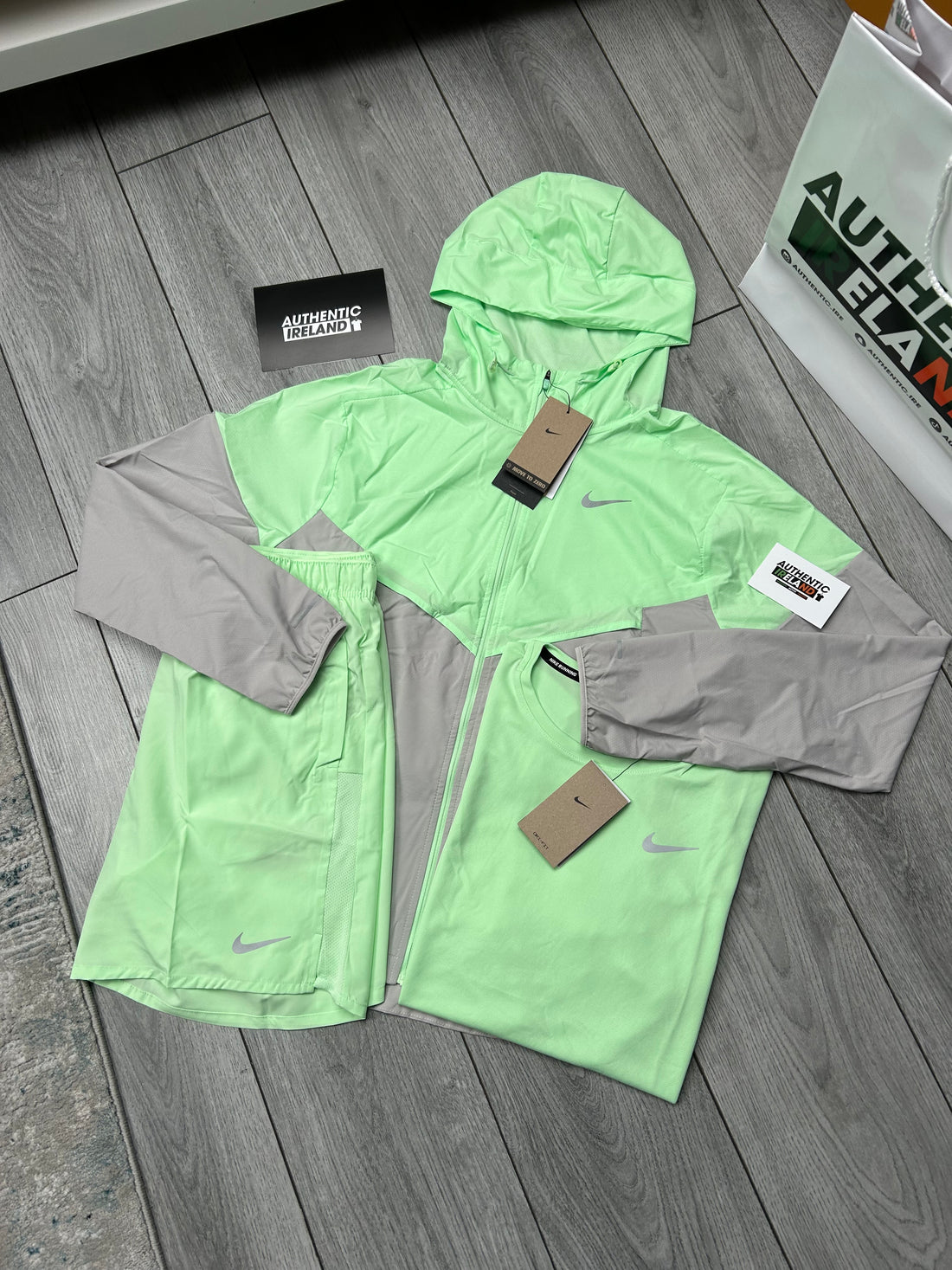 NIKE 3-PIECE WINDRUNNER SET - VAPOUR GREEN