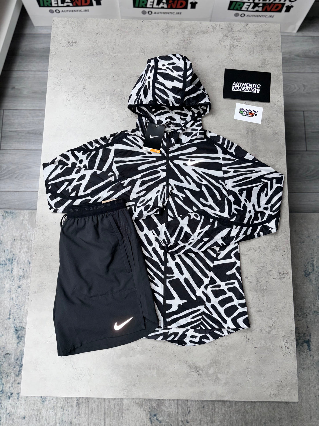 NIKE PALM WINDRUNNER SET - ZEBRA