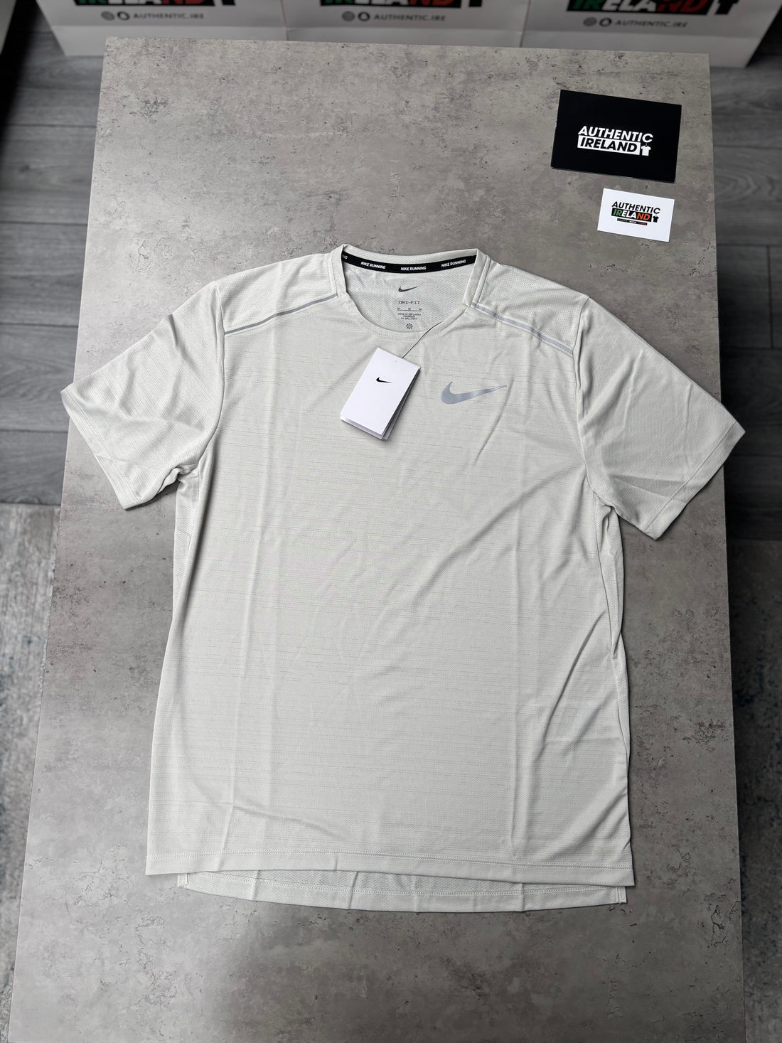 NIKE MILER 1.0 T-SHIRT - BEIGE