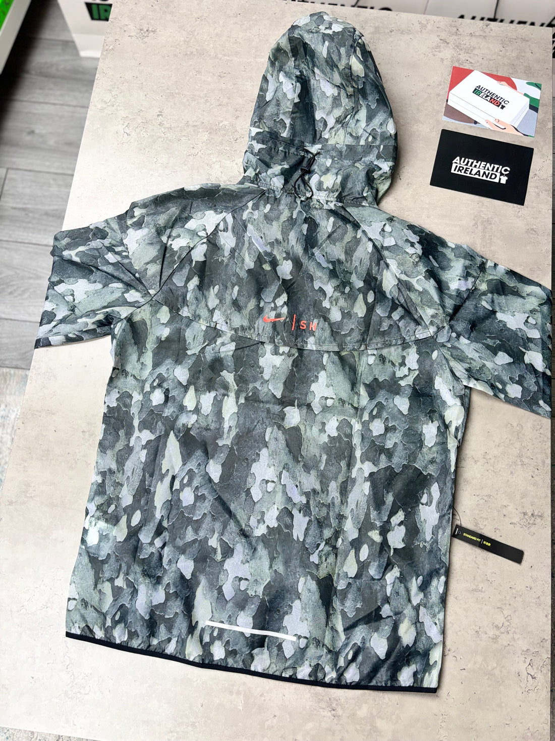 NIKE REPEL CAMO WINDRUNNER - DARK GREY