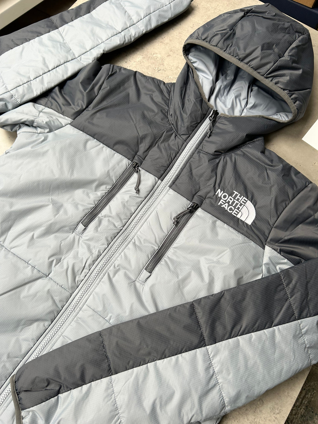 THE NORTH FACE NYLON PUFFER JACKET - GREY