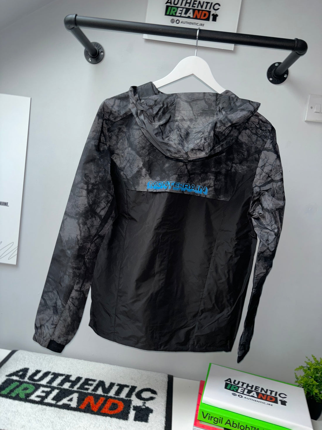 MONTERRAIN ABSTRACT CAMO WINDRUNNER - BLACK/BLUE