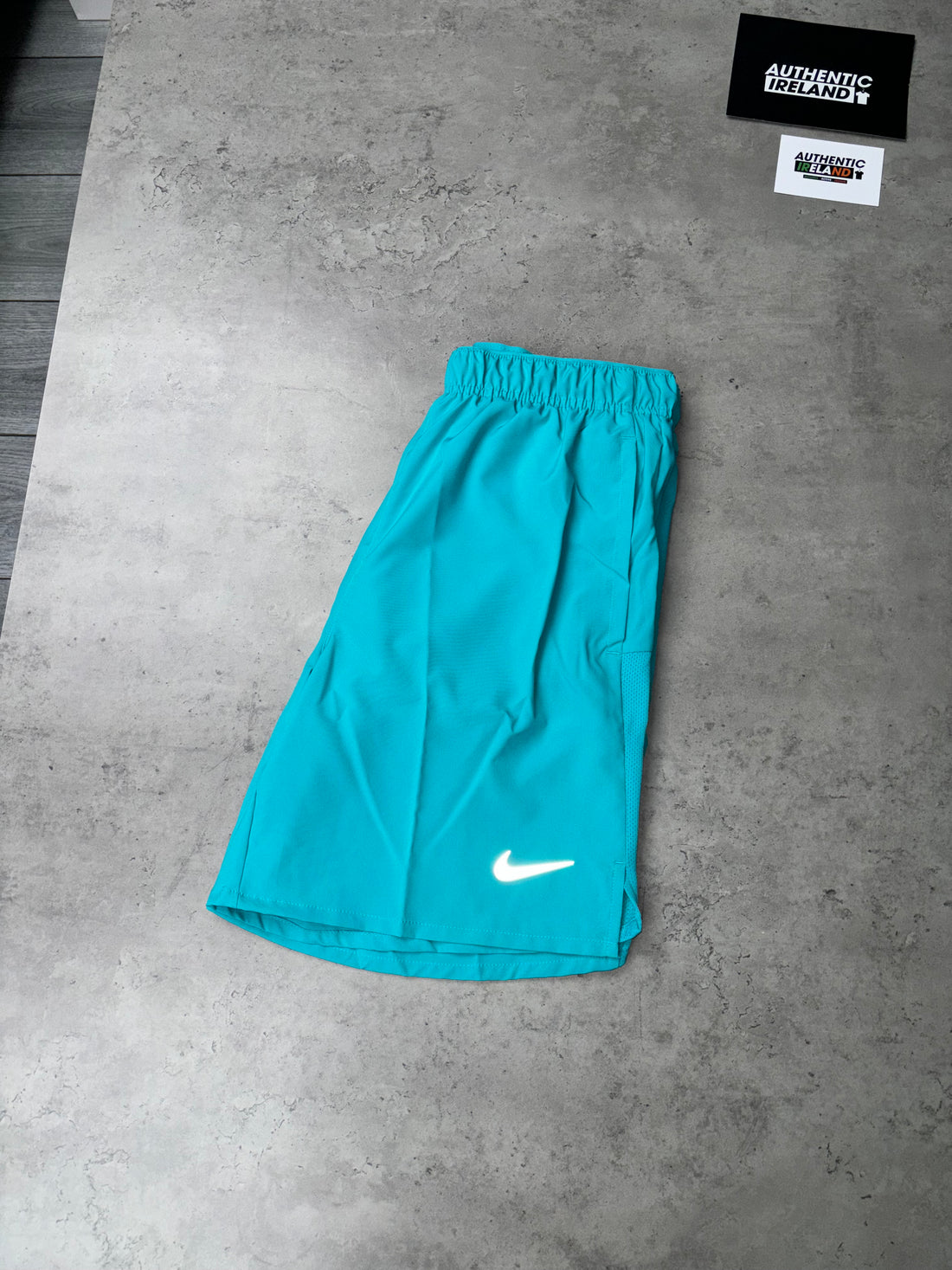 NIKE CHALLENGER SHORTS - LIGHT TEAL