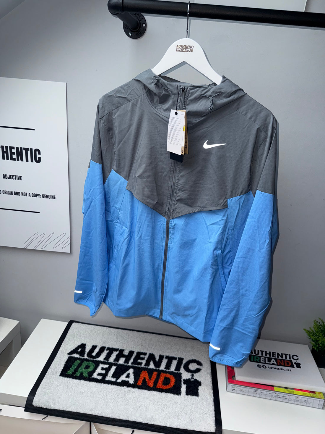 NIKE WINDRUNNER JACKET - BABY BLUE/GREY