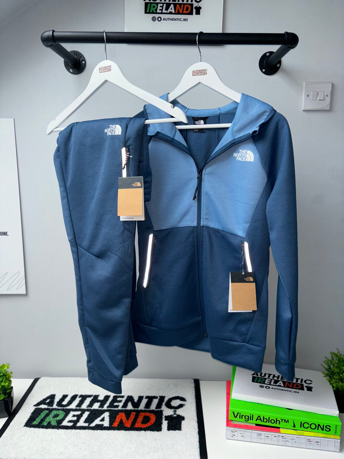 THE NORTH FACE TECH TRACKSUIT - SKY BLUE/NAVY