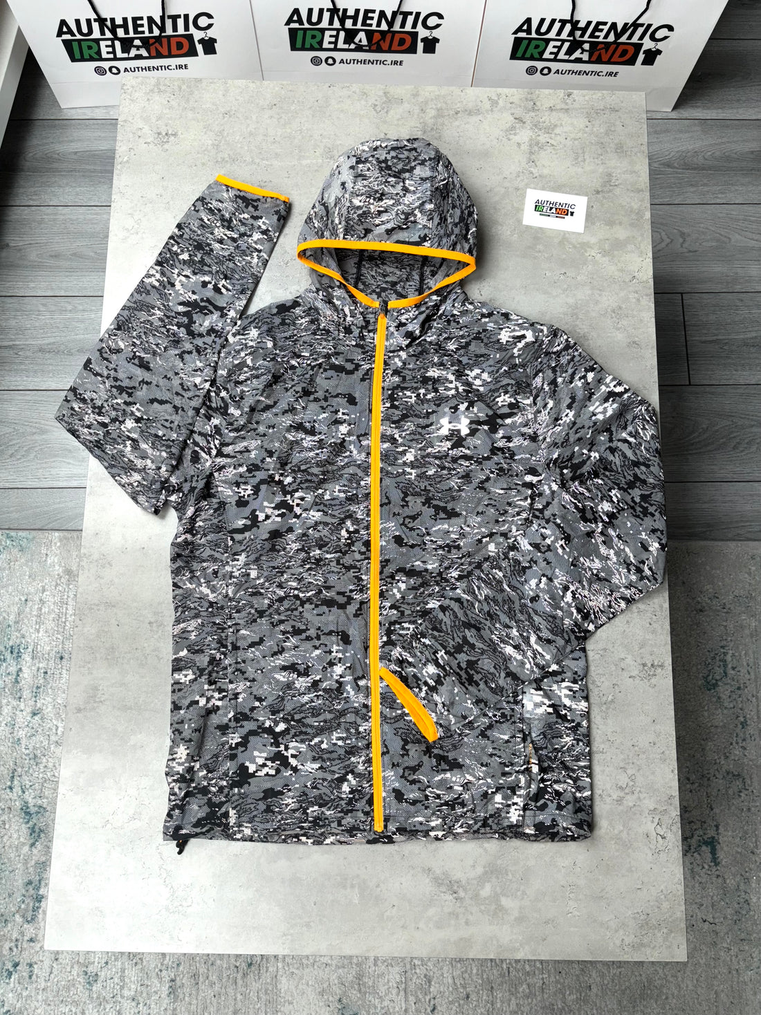 UNDER ARMOUR REFLECTIVE CAMO JACKET - GREY/ORANGE