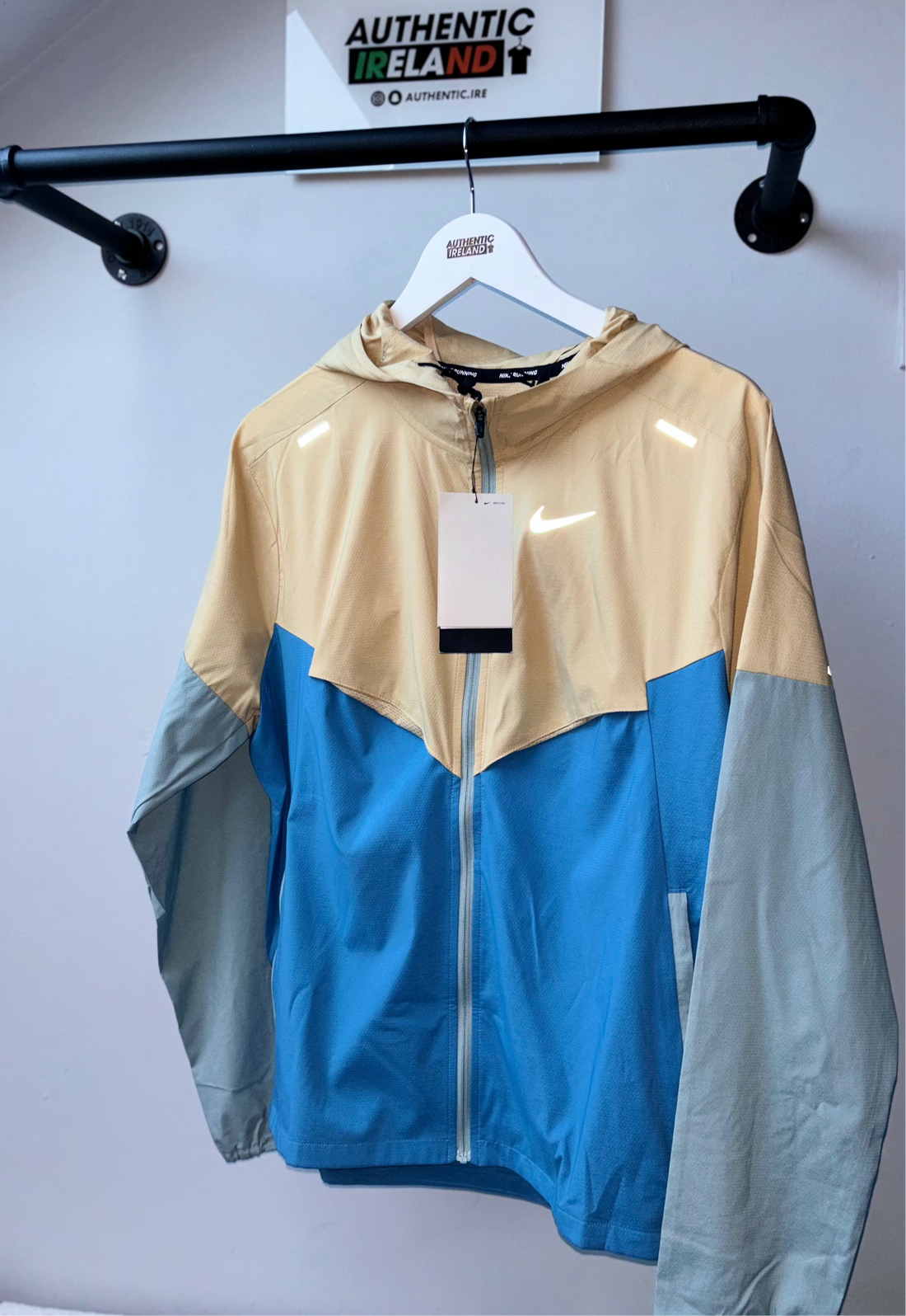 NIKE UV WINDRUNNER JACKET - BLUE/BEIGE